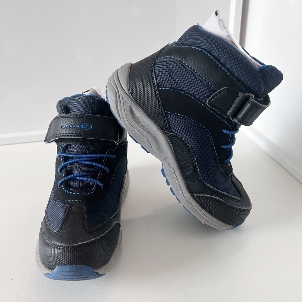 Geox JN Alaska Waterproof Boys Boot sz. 10.5